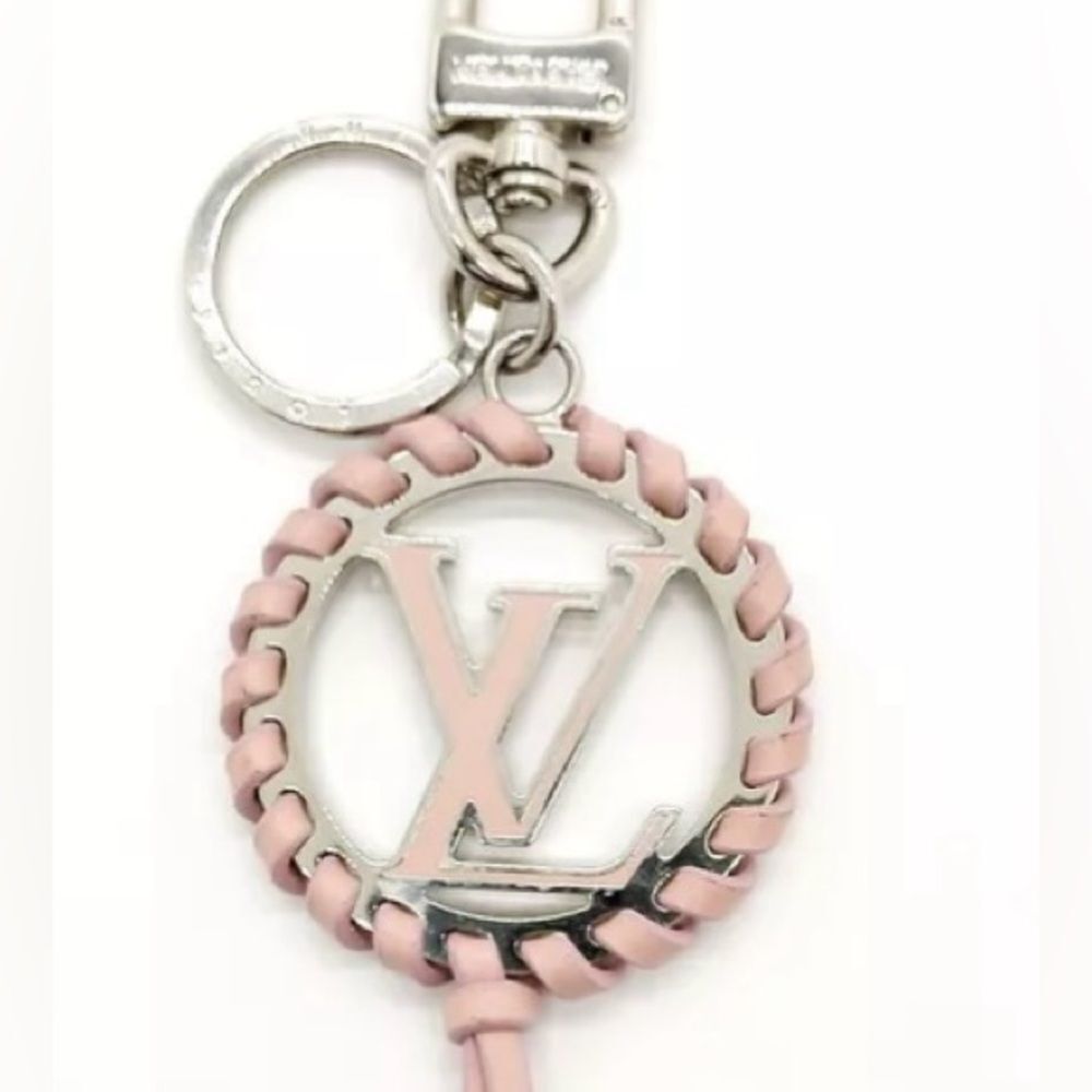 Authentic Louis Vuitton Pink Whisper Very Bag Charm Key Holder Preloved - Picture 2 of 10